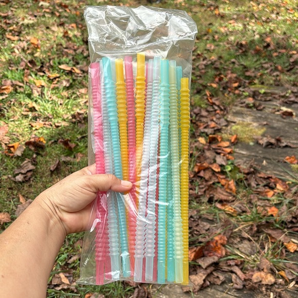 TUPPERWARE STRAWS (1 BAG OF 20 STRAWS) - Picture 5 of 10